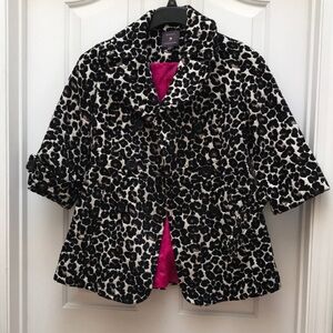 Stylish Forever 21 Leopard Print Women's Coat with satiny hot pink interior! 🐆 💕
